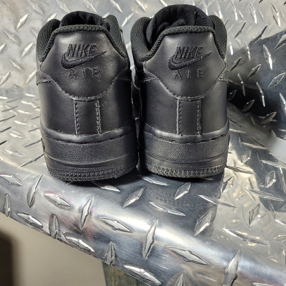 Nike Air Force One low tops - Picture 3 of 8